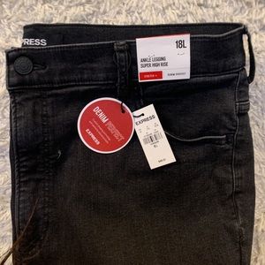 Express NWT frayed jeans